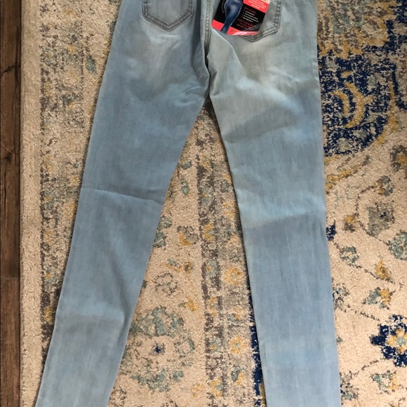 light wash booty lifting jeans! - Picture 6 of 6